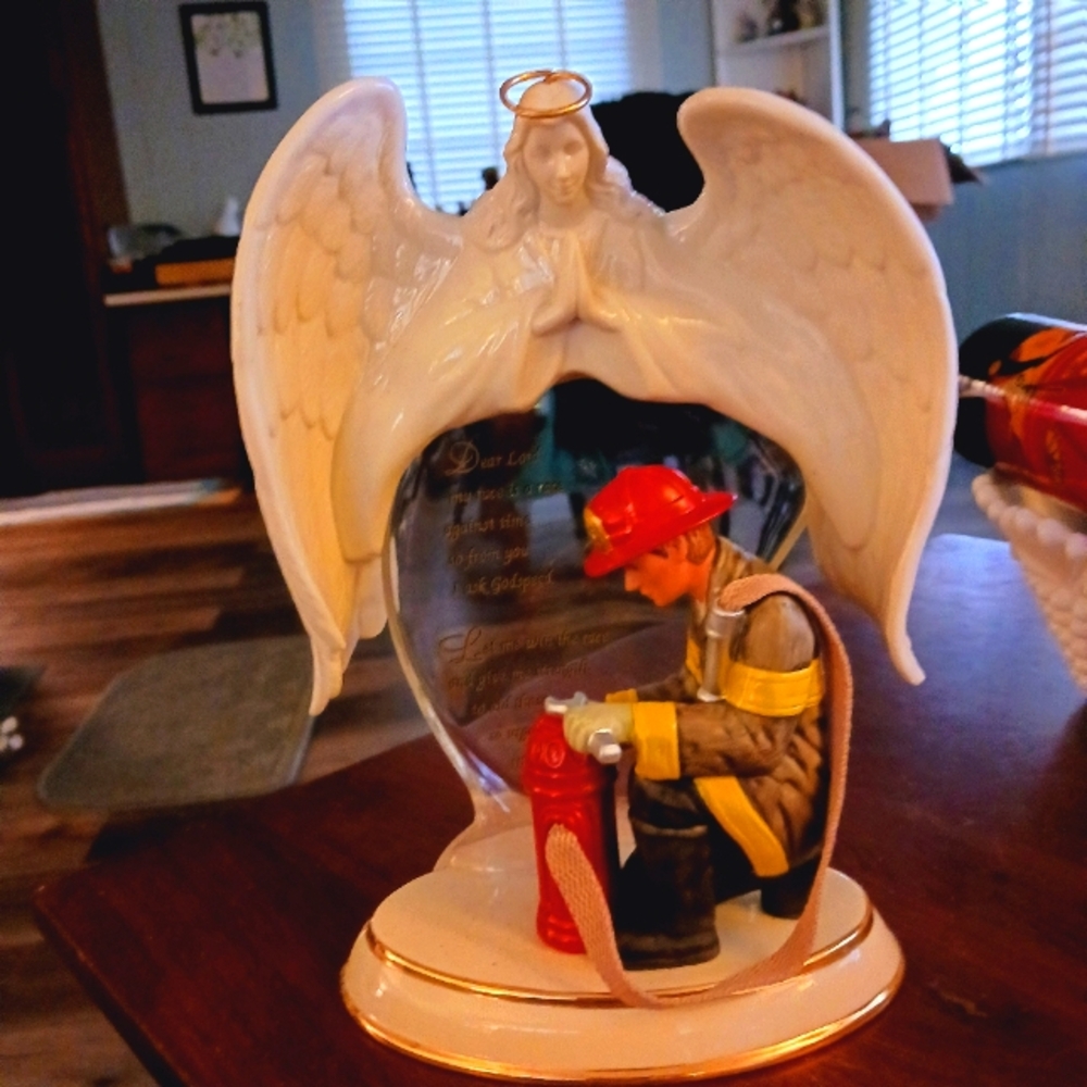 Bradford Exchange Angel and Firefighter Figurine at fire Hydrant 2002